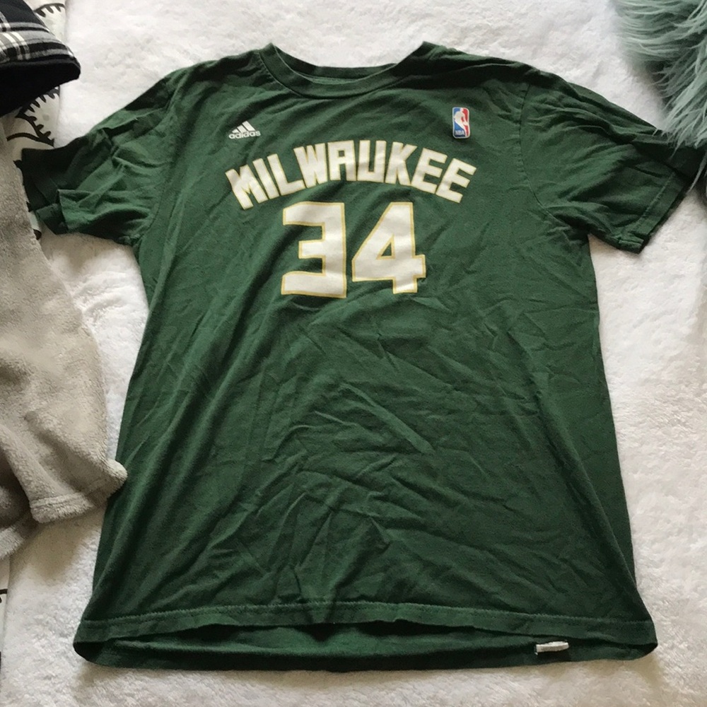 Milwaukee bucks t shirt